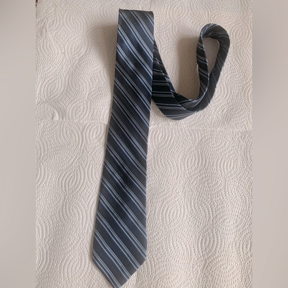 Calvin Klein Silk Necktie - Picture 1 of 4